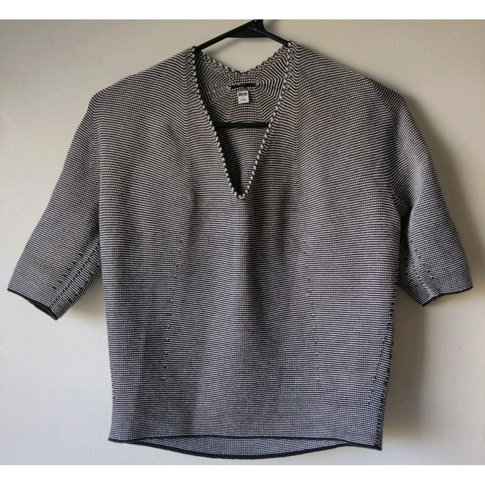 Uniqlo Black and‎ White Cotton 3D Cocoon Sweater Short Sleeve  V-neck Size Small